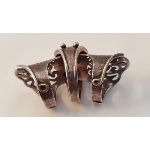 256 - Silver Ladies Articulated Armour Ring, with Filigree Design, (Approx. 27g)