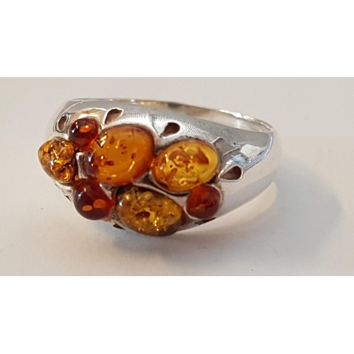 257 - Sterling Silver and Amber Ring, (Approx. Size: V/W, 6g)