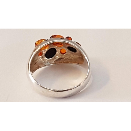 257 - Sterling Silver and Amber Ring, (Approx. Size: V/W, 6g)