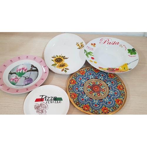 602 - 5 x Assorted Decorative Plates / Tableware, (5)