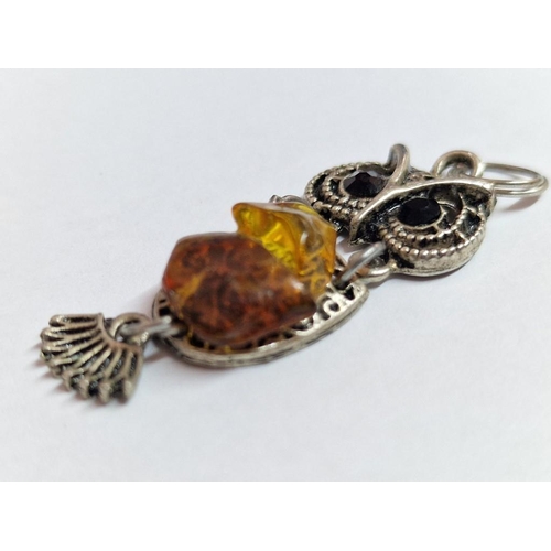 606 - Decorative White Metal Owl Design Pendant with Amber Body and Dark Stone Eyes, (Approx. 2.9g)