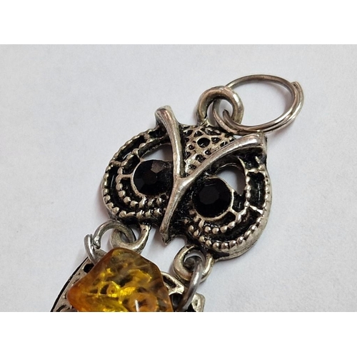 606 - Decorative White Metal Owl Design Pendant with Amber Body and Dark Stone Eyes, (Approx. 2.9g)