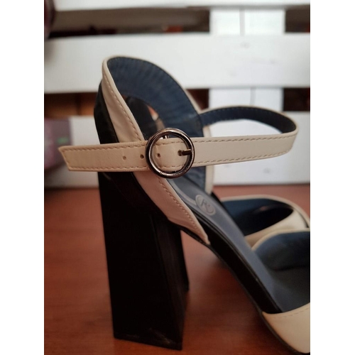 712 - Black & White Elegant Pair of Summer Sandals with Chunky High Heel, (Approx. Size 38)