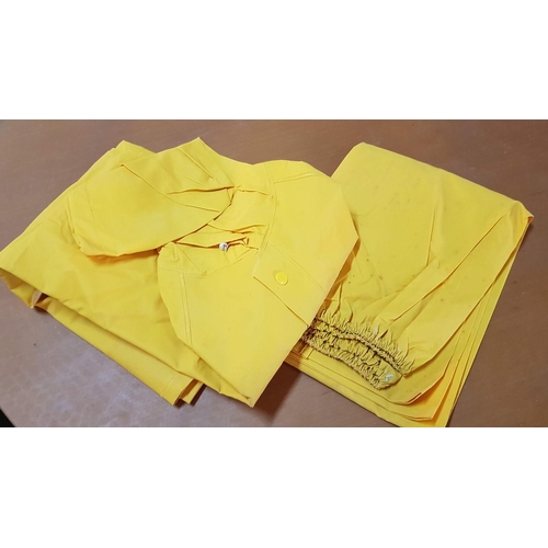 567 - Adults Unisex Yellow Trench Coat / Waterproof Jacket, Size L, Unused