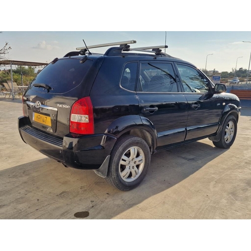 102 - Hyundai Tucson, (2007), Black Colour, 2.0L, Manual, Petrol, 4WD, 5-Door with A/C, Sunroof, Parking S... 