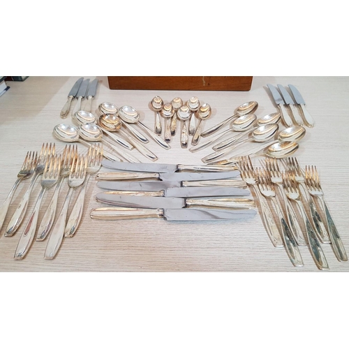 188 - 42x Pieces Vintage Cutlery (Stainless Steel and Silver Plated Handles  in Oak Decorative Case, 36.5 ... 