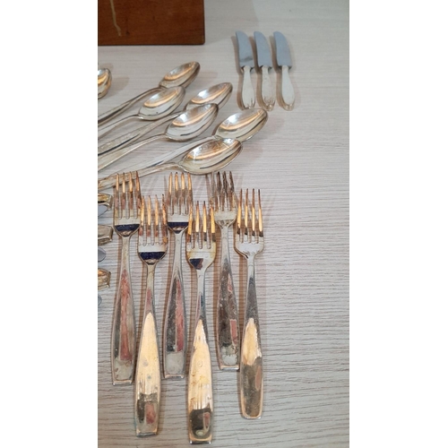 188 - 42x Pieces Vintage Cutlery (Stainless Steel and Silver Plated Handles  in Oak Decorative Case, 36.5 ... 