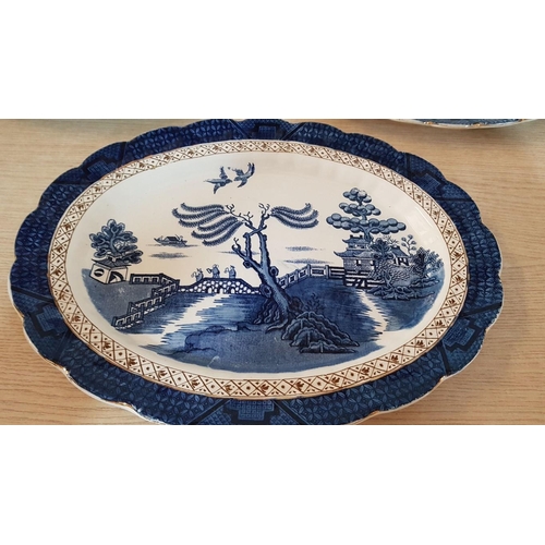 20 - ‘Ye Old Chinese Willow’ Milton ware blue and white with gold trim platters – 25cm x 32 & 3 x 38cm x ... 