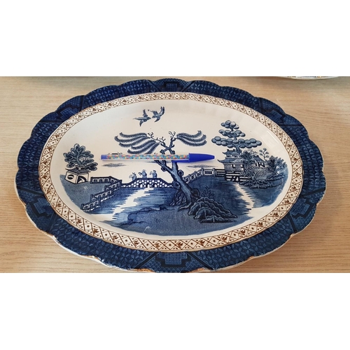 20 - ‘Ye Old Chinese Willow’ Milton ware blue and white with gold trim platters – 25cm x 32 & 3 x 38cm x ... 