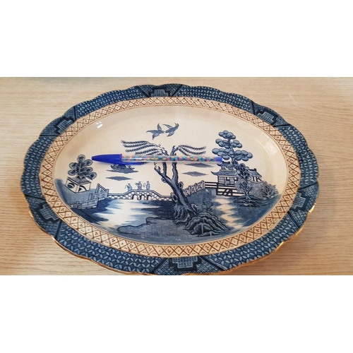 20 - ‘Ye Old Chinese Willow’ Milton ware blue and white with gold trim platters – 25cm x 32 & 3 x 38cm x ... 