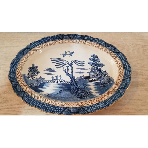 20 - ‘Ye Old Chinese Willow’ Milton ware blue and white with gold trim platters – 25cm x 32 & 3 x 38cm x ... 