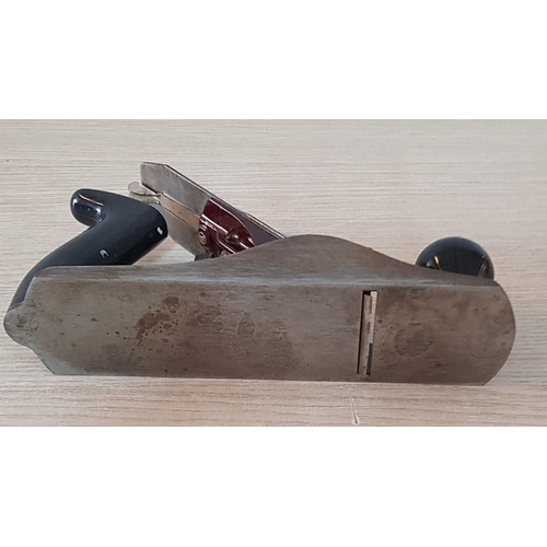 56 - British made smoothing plane – 25 cm bed