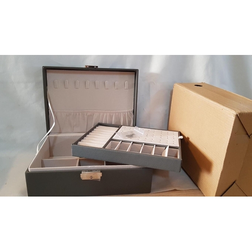 71 - New boxed grey jewellery case with key – 18cm x 23 x 3.5