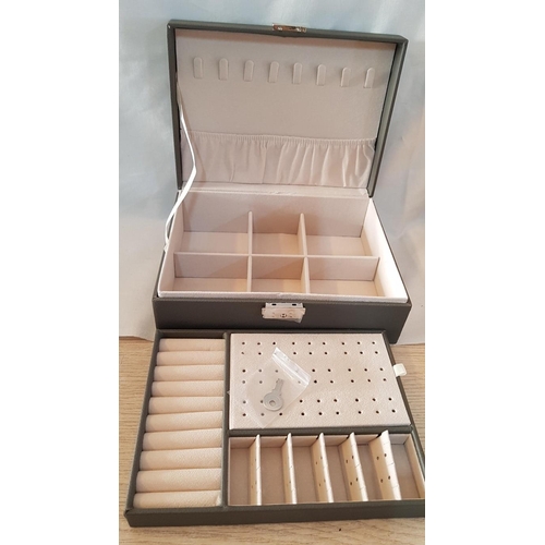 71 - New boxed grey jewellery case with key – 18cm x 23 x 3.5