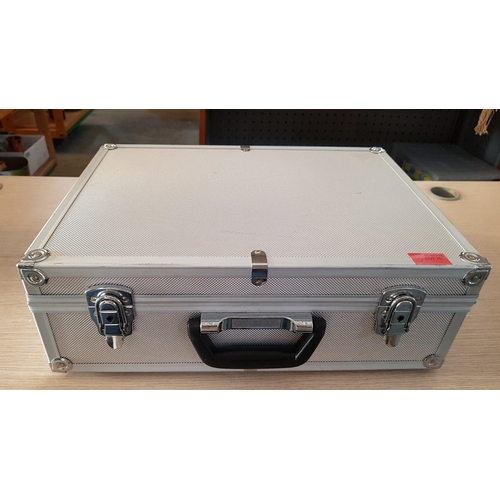 75 - Aluminium padded flight case with handle and clasps – 46cm x 35 x 16