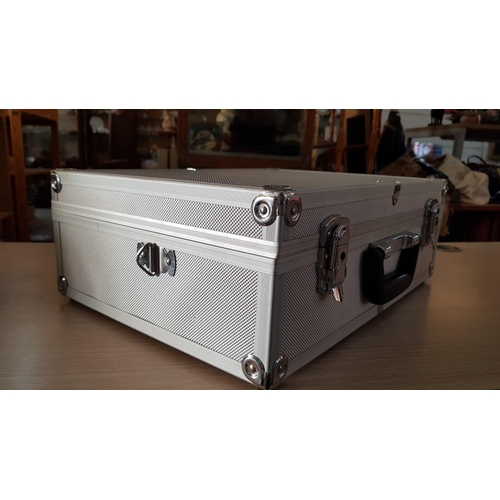 75 - Aluminium padded flight case with handle and clasps – 46cm x 35 x 16