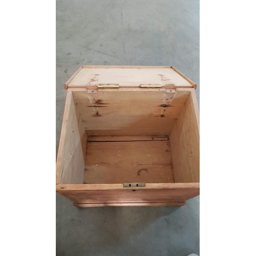 77 - Vintage pine box with handles – 49cm 37 x 42