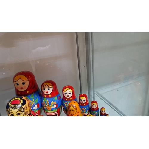 79 - 7 sets Matryoshka Russian stacking dolls – 1 x 7 pcs, 2 x 3 pcs, 4 x 4 pcs and 2 porcelain dolls – 1... 