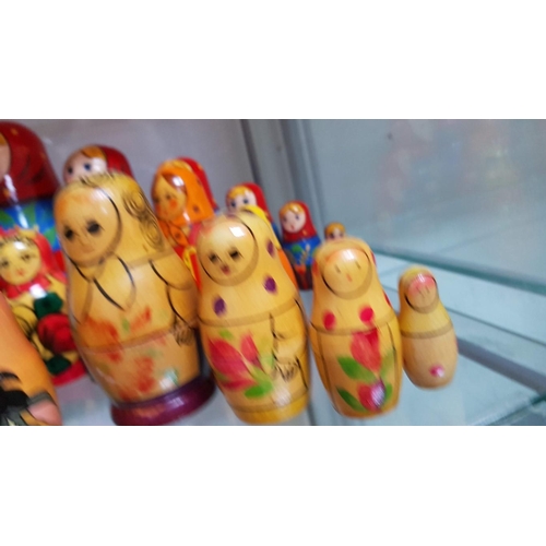 79 - 7 sets Matryoshka Russian stacking dolls – 1 x 7 pcs, 2 x 3 pcs, 4 x 4 pcs and 2 porcelain dolls – 1... 