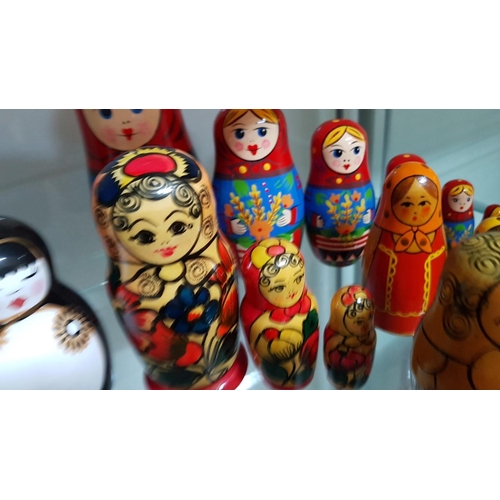 79 - 7 sets Matryoshka Russian stacking dolls – 1 x 7 pcs, 2 x 3 pcs, 4 x 4 pcs and 2 porcelain dolls – 1... 