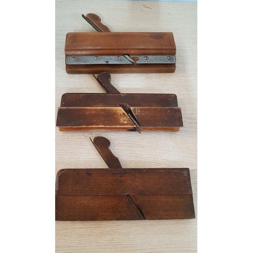 89 - Vintage planes – 2 coffin, 2 moulding and a side bead moulding plane (5 pcs)