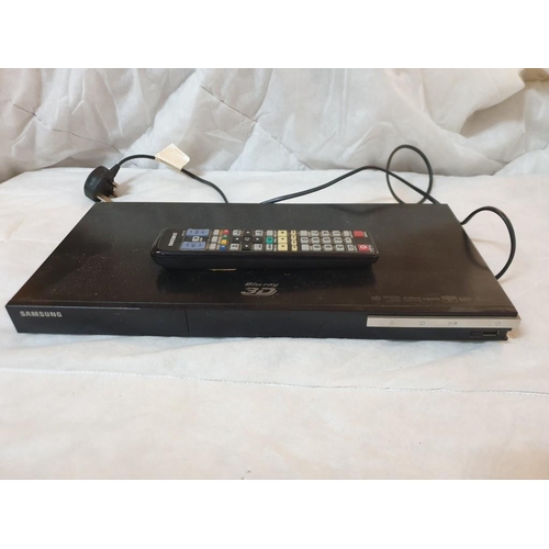 112 - Samsung Blue-Ray DVD Player with Remote Control * Basic Test and Working *, Together with Collection... 