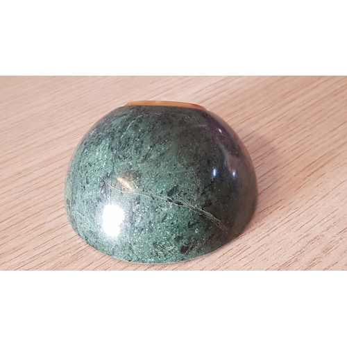 113 - Dome Shaped / Half Sphere Green Marble Desk Clock, Quartz Japan Movement, (Approx. Ø: 8cm)