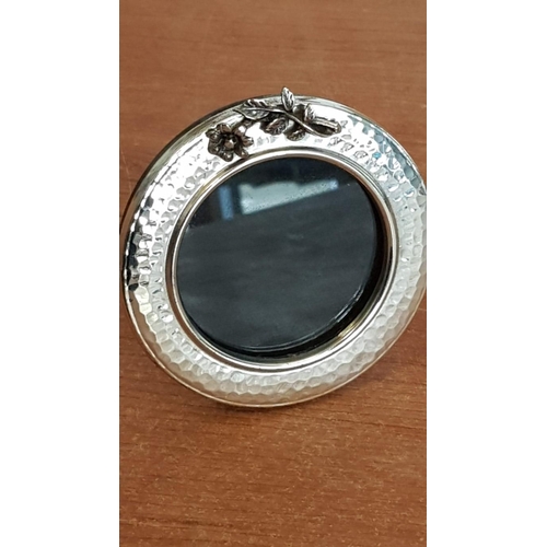 654 - Silver (.925) Vintage Style Round Photo Frame, (Approx. Ø: 8cm), with Hammered Finish and Floral Dec... 