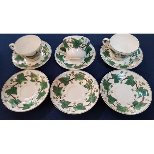 542y - Vintage Wedgwood 'Napoleon Ivy Green Edge' Dinner Service, (see multiple catalogue photos for qty)