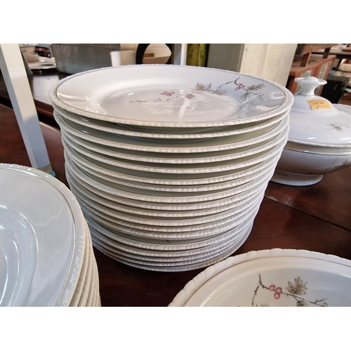 287 - Large Qty of 'Vista Alegre' (Portugal) Tableware; Dinner Service with 18 x Dinner Plates, 11 x Bowls... 