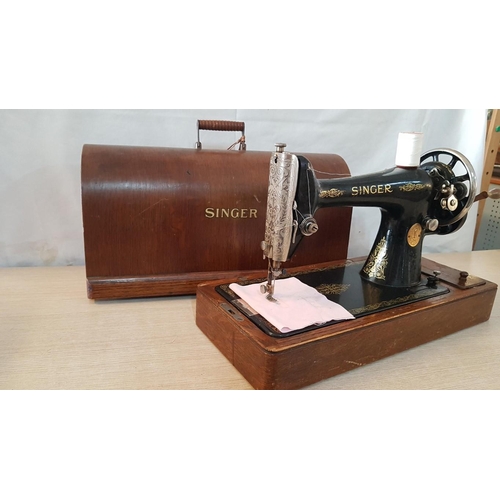 15 - Antique hand cranked singer Sewing machine with spare needles and bobbins – Model 15K from 1921 with... 