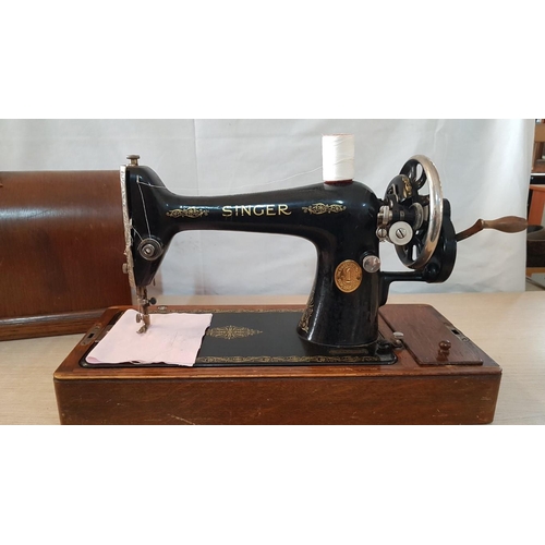 15 - Antique hand cranked singer Sewing machine with spare needles and bobbins – Model 15K from 1921 with... 