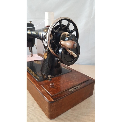 15 - Antique hand cranked singer Sewing machine with spare needles and bobbins – Model 15K from 1921 with... 