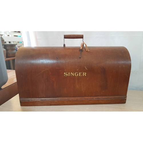 15 - Antique hand cranked singer Sewing machine with spare needles and bobbins – Model 15K from 1921 with... 