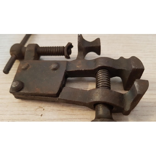 38 - Vintage Jewellers’ / gunsmiths’ small bench vice – 10cm x 7 overall