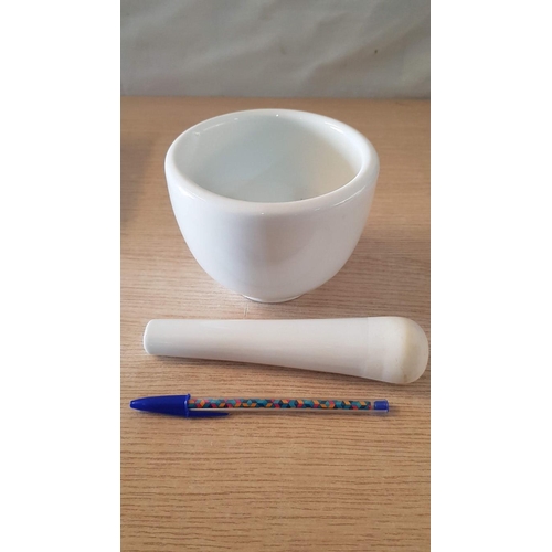 67 - Unused and boxed Pestle & Mortar in white porcelain – 13cm diameter x 10 high