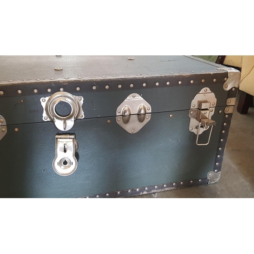 75 - Green shipping trunk with reinforced corners with clasps and handles – 91cm x 51 x 36