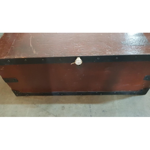 88 - Heavy wooden trunk with metal reinforcements, handles, stay, knob and key – 84cm x 48 x 33