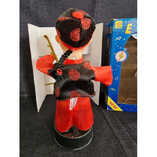 300 - Vintage Collectable Erhu Player in Original Box, Animated Moves & Plays Music, by Xinjili Toy Co, Lo... 