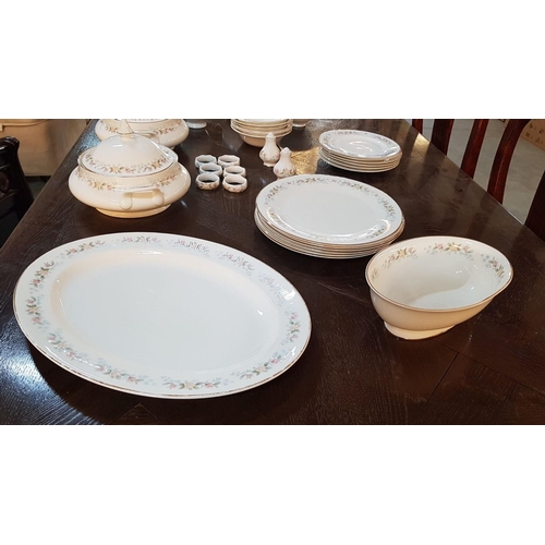 680 - Mayfair Fine Bone China (Staffordshire, England), Elegant Floral Patterned Dinner Service with 70 Pi... 