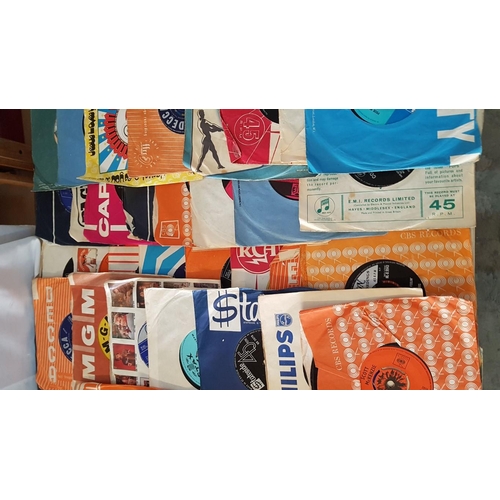 104 - Huge Collection of Retro 45rpm Single Vinyl Records, Over 130pcs, Various Types of Music and Artists... 