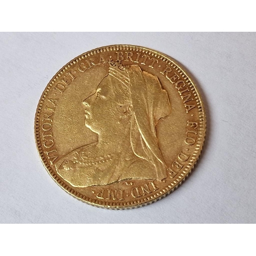 43 - British 1900 Queen Victoria 'Old Head' One Sovereign (Full) Gold Coin, (Approx. 7.98g, Ø: 22mm, 22ct... 