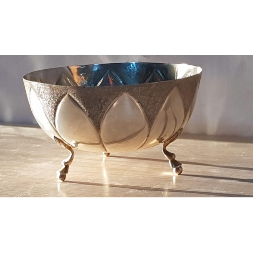 94 - Large Silver (.830) Bowl on Three Legs and Petals Pattern, (Approx. Ø: 13.5cm, H: 8cm, 165g)