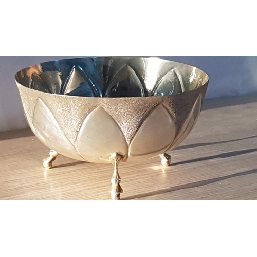 94 - Large Silver (.830) Bowl on Three Legs and Petals Pattern, (Approx. Ø: 13.5cm, H: 8cm, 165g)