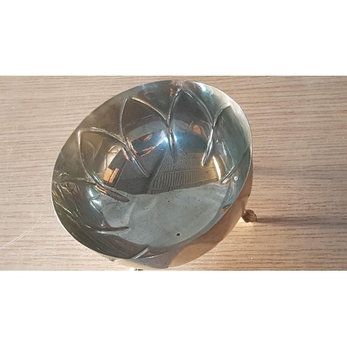 94 - Large Silver (.830) Bowl on Three Legs and Petals Pattern, (Approx. Ø: 13.5cm, H: 8cm, 165g)