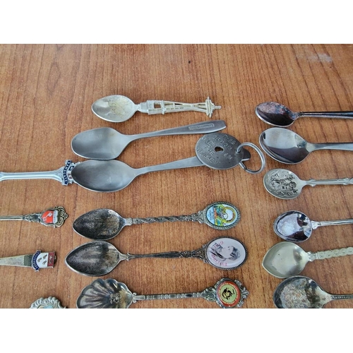 88A - Large Collection of Assorted Souvenir Tea Spoons, From All Around the World, Novelty, Countries / Ci... 