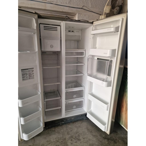 316 - LG Silver Colour American Style Side-by-Side Fridge Freezer, (Model: GR-P207DTQ), with Small Drinks ... 