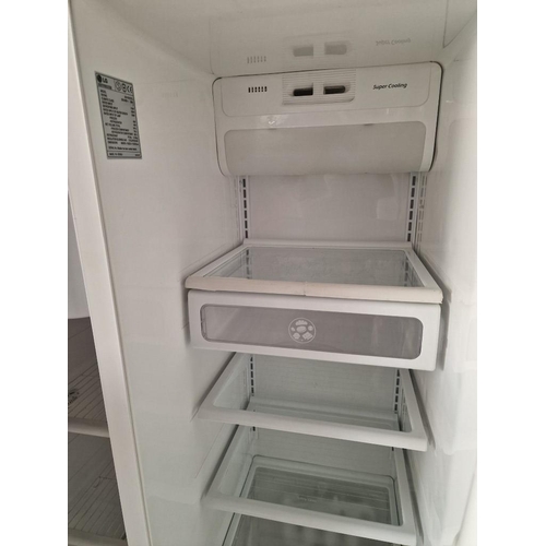 316 - LG Silver Colour American Style Side-by-Side Fridge Freezer, (Model: GR-P207DTQ), with Small Drinks ... 