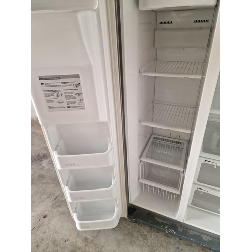 316 - LG Silver Colour American Style Side-by-Side Fridge Freezer, (Model: GR-P207DTQ), with Small Drinks ... 