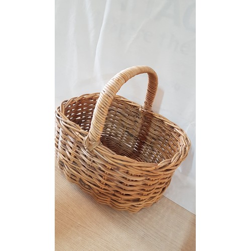 50 - Traditional Wicker Willow/Shopping Basket, (Approx. 34cm x 21cm x 42cm).